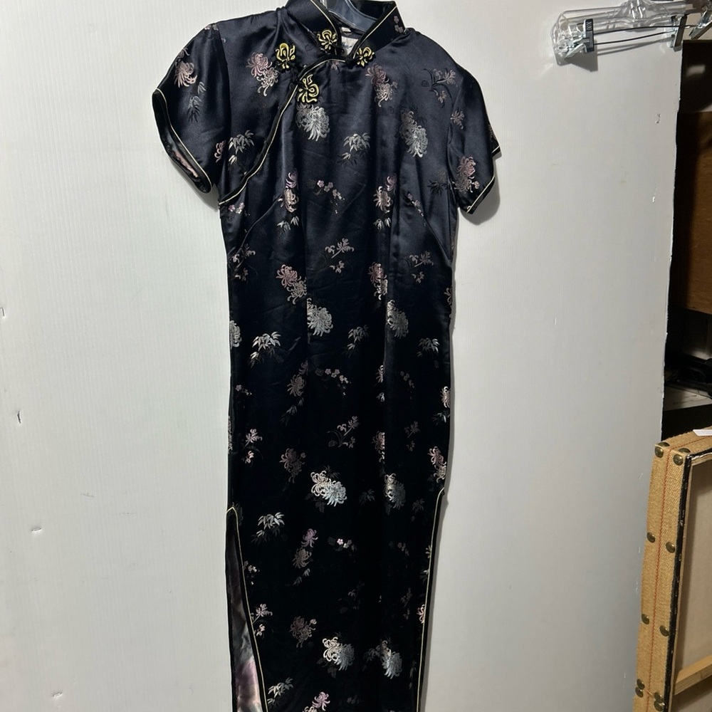 Elegant Black Floral Cheongsam